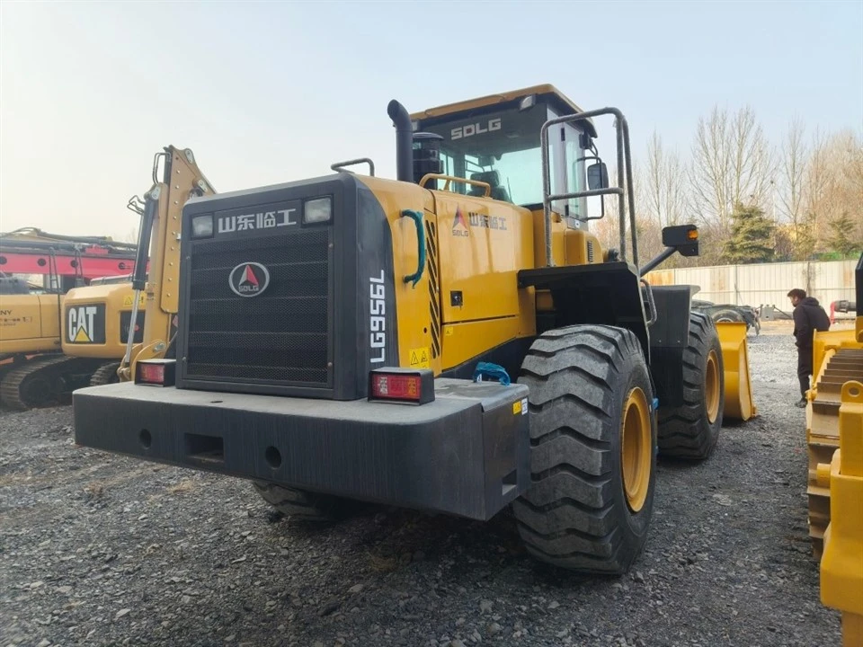 Heavy-Duty Wheel Loader suppliers